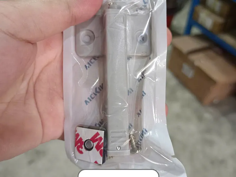 Tip On VICKINI 04022.001 GRPR MÀU TRẮNG nhấn mở cửa tủ 