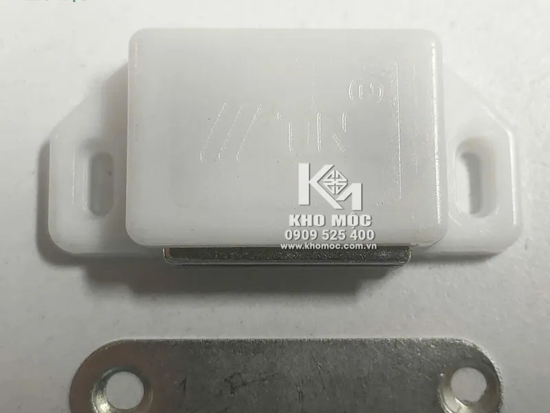 Nam châm hít cửa tủ 