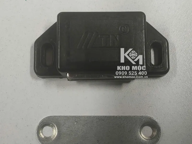 Nam châm hít cửa tủ 