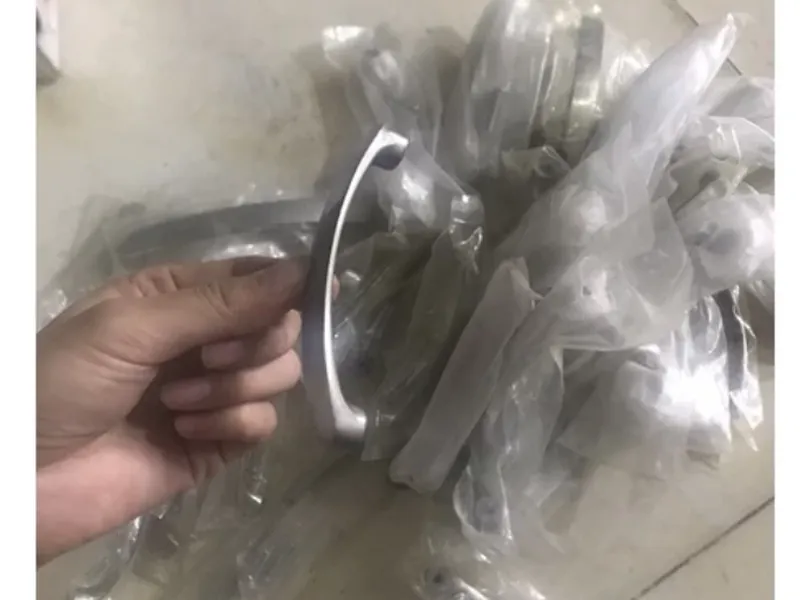 Tay Nắm C có chân