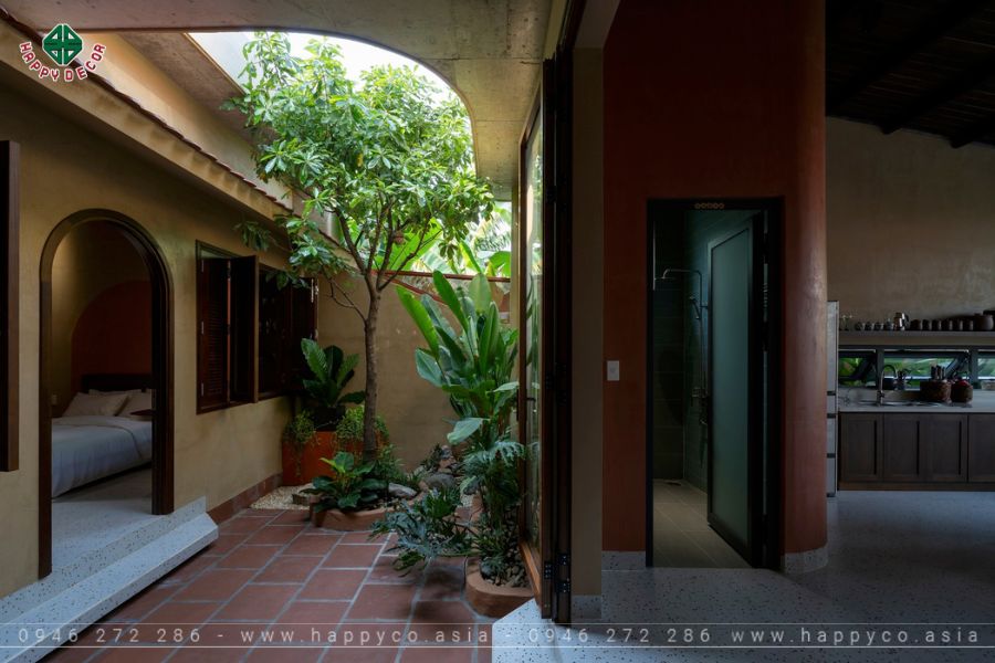 Khoảng sân vườn nhỏ trong nhà giúp kết nối các khu vực Khoảng sân vườn nhỏ trong nhà giúp kết nối các khu vực