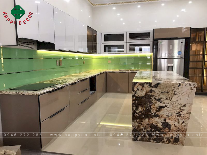 Tủ bếp cánh kính cường lực- Mẫu 13