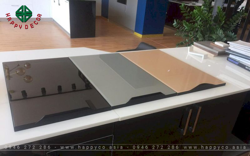 Tủ bếp cánh kính cường lực- Mẫu 02