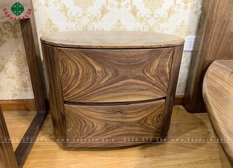 Đầu giường hình trụ được làm bằng gỗ óc chó