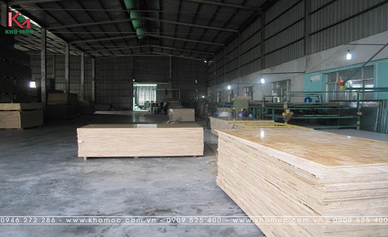 Xưởng ván ép phủ keo poly trắng