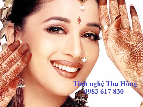 Phụ nữ Ấn Độ dùng nghệ vàng để làm đẹp Phụ nữ Ấn Độ dùng nghệ vàng để làm đẹp