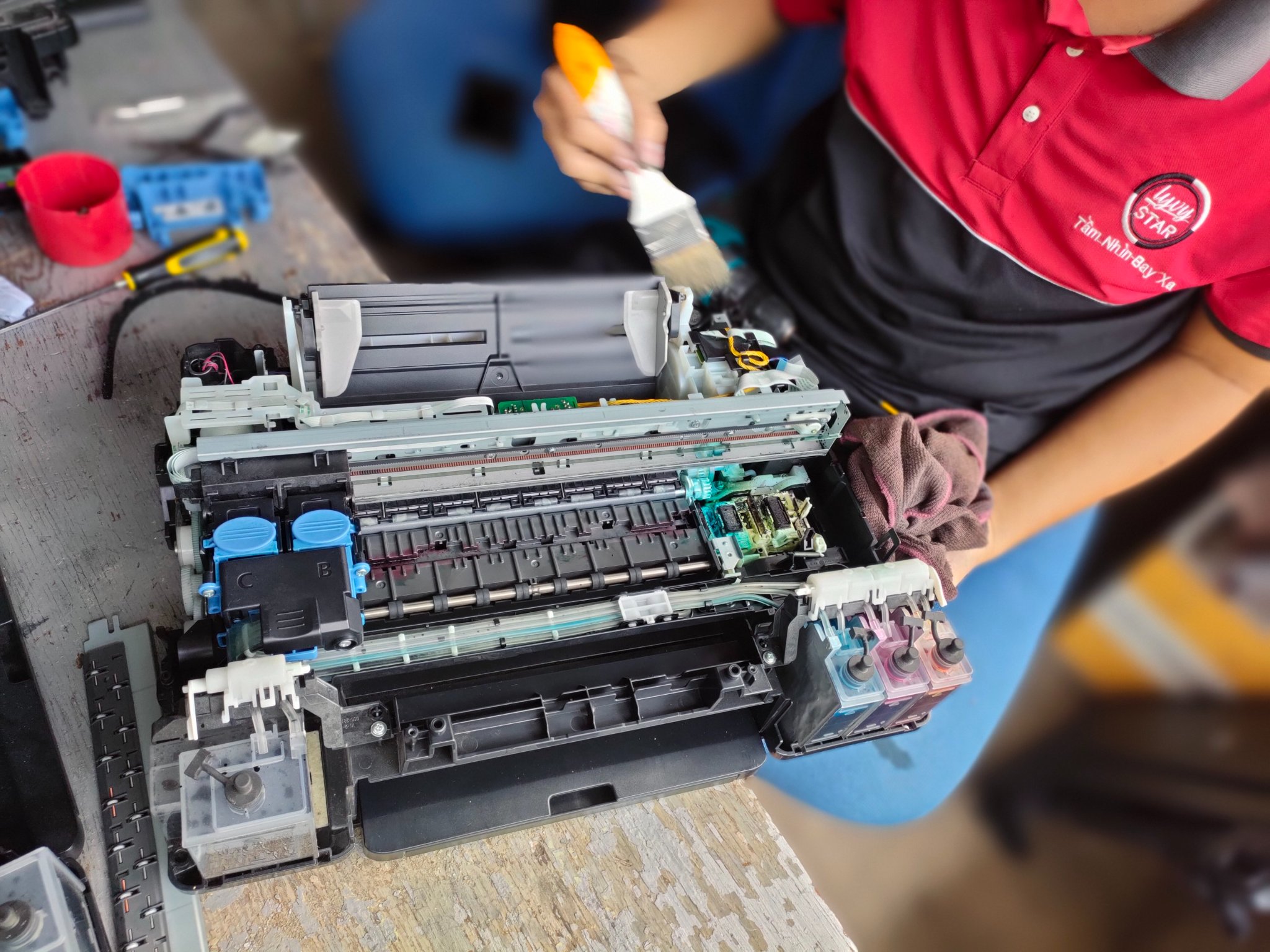 Sửa máy in Epson L8050 không kéo giấy - Thường xuyên kẹt giấy Sửa máy in Epson L8050 không kéo giấy - Thường xuyên kẹt giấy