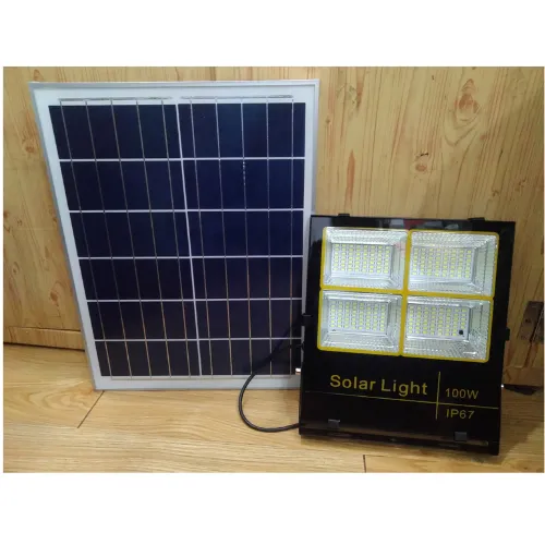Đèn pha năng lượng mặt trời 4 ô 100w 