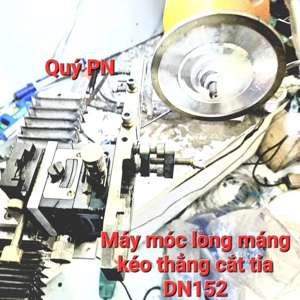 Máy móc lòng máng kéo cắt tỉa thẳng