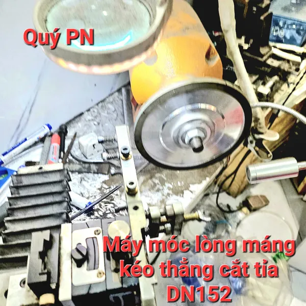 Máy móc lòng máng kéo cắt tỉa thẳng