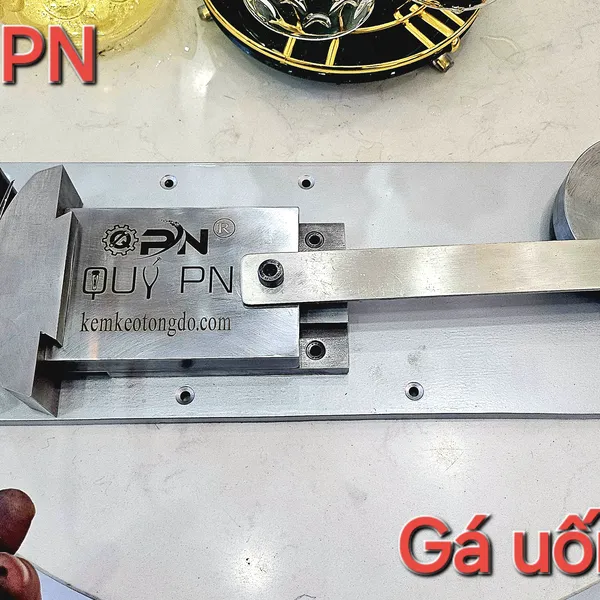 Gá uốn kéo 