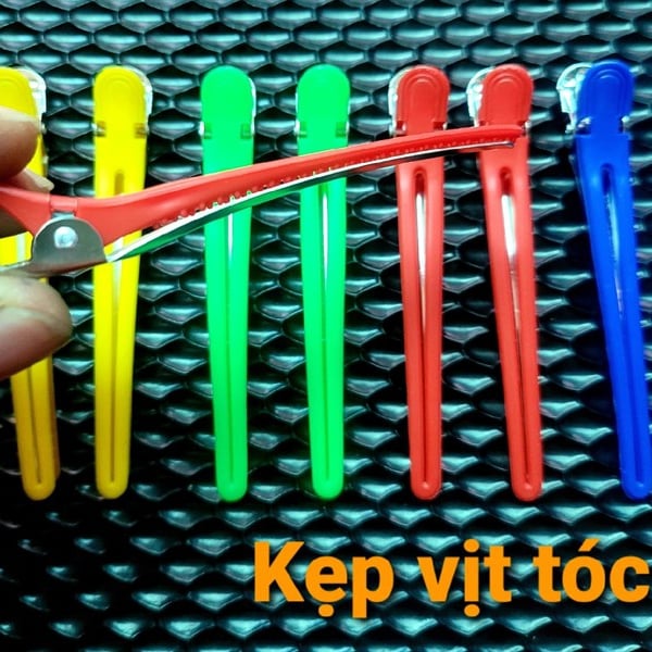 Kẹp vịt cắt tóc
