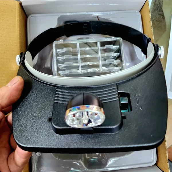 Kính phóng đại dành cho mọi lứa tuổi khi làm việc tỉ mỉ