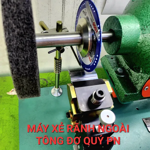 Máy xẻ rãnh ngoài lưỡi tông đơ
