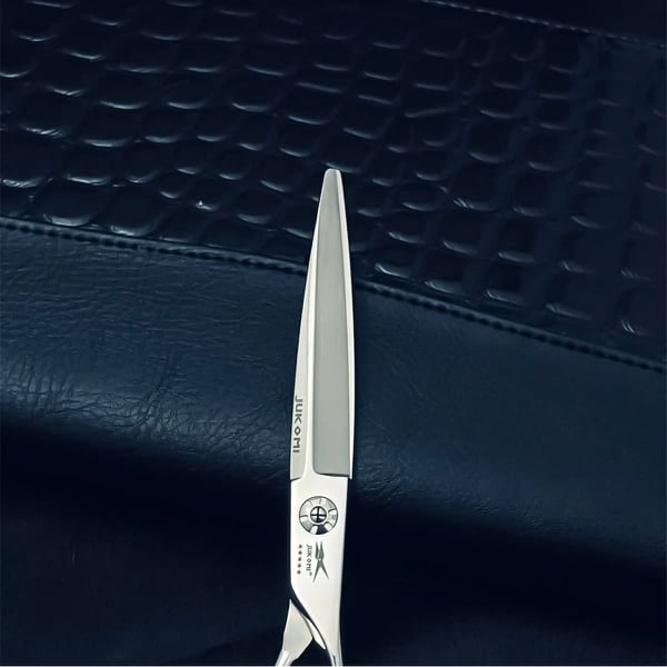 Kéo cắt tóc Jukomi K141 tay phải 6.35 inches (VG10, cắt ziczac)