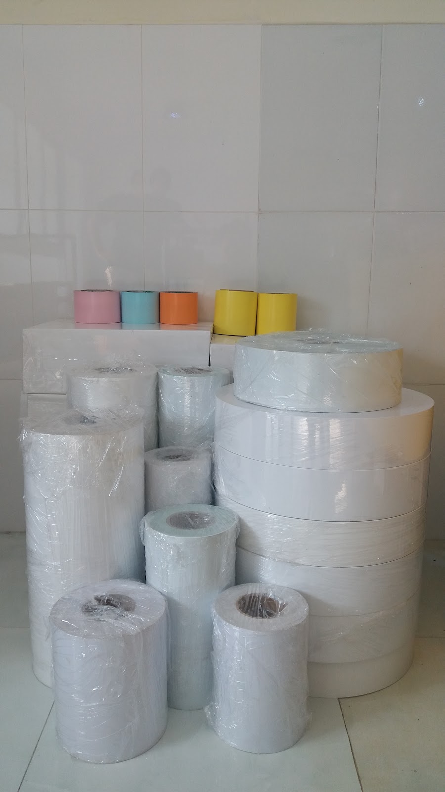 Loại decal dạng cuộn do công ty Chấn Trần sản xuất Loại decal dạng cuộn do công ty Chấn Trần sản xuất