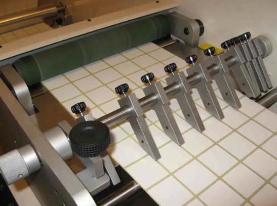 Decal cuộn chất giấy PVC Decal cuộn chất giấy PVC