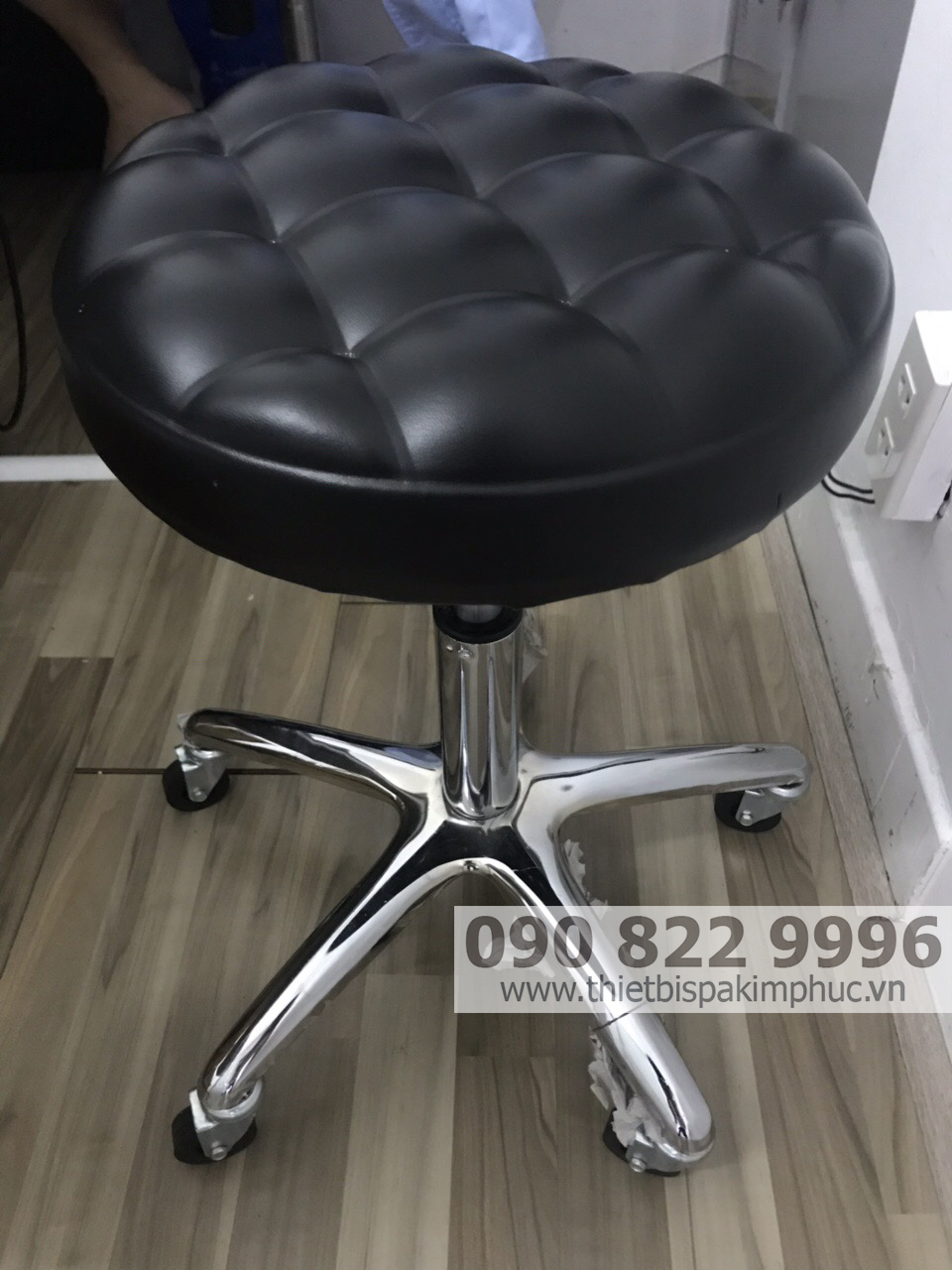 Ghế Nhân Viên Spa Chân Inox Loại Tốt Ghế Nhân Viên Spa Chân Inox Loại Tốt