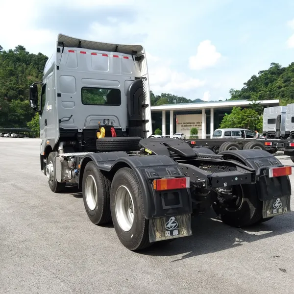 XE ĐẦU KÉO CHENGLONG 420 HP CẦU DẦU LZ4251M7DB