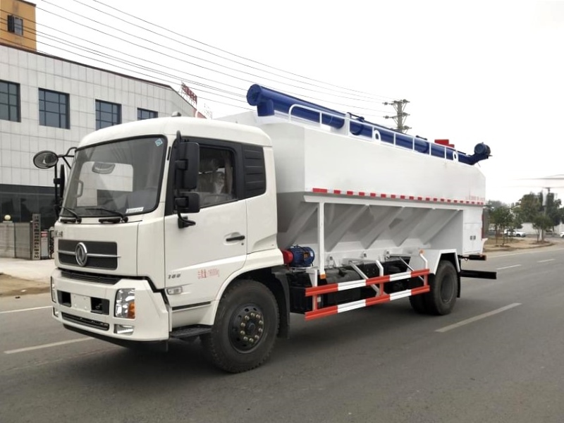 So sánh xe bồn cám trục vít JAC 8.6 tấn và Dongfeng, Howo