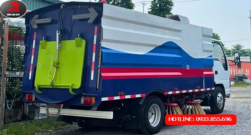 Xe quét đường hút bụi Isuzu 5.5 khối nhập khẩu