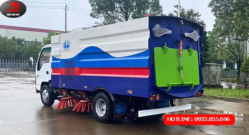 Xe quét đường hút bụi Isuzu 5.5 khối nhập khẩu