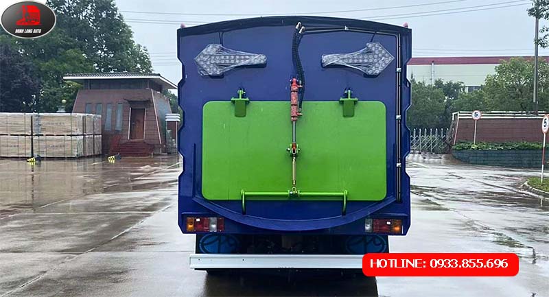 Xe quét đường hút bụi Isuzu 5.5 khối nhập khẩu