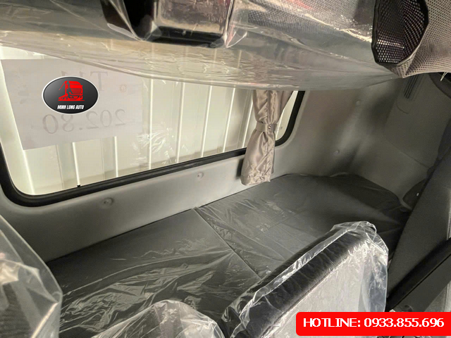 Xe tải Dongfeng B180 7.65 tấn thùng kín container