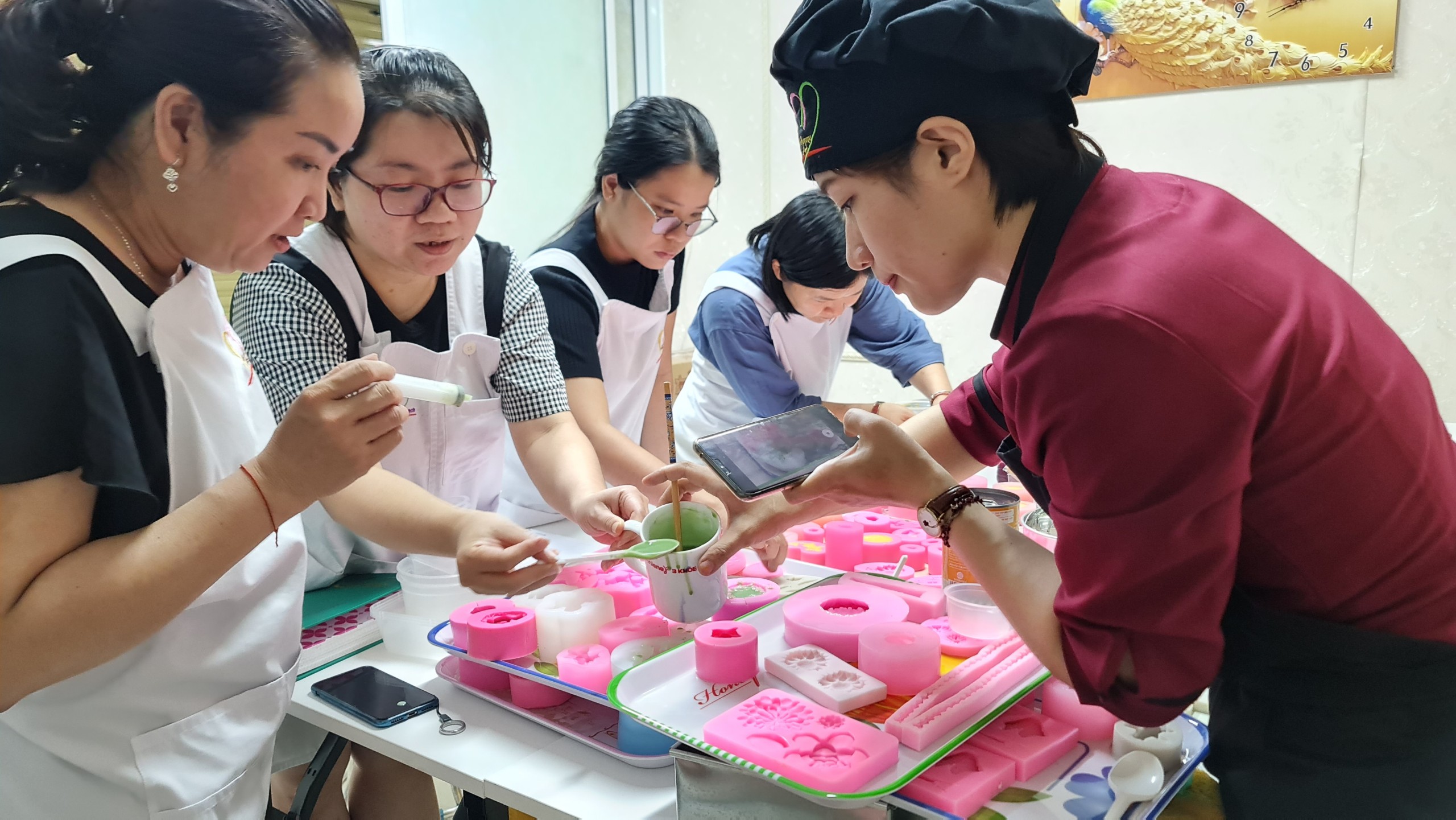 lop-day-truc-tiep-banh-kem-rau-cau-4d-kinh-doanh