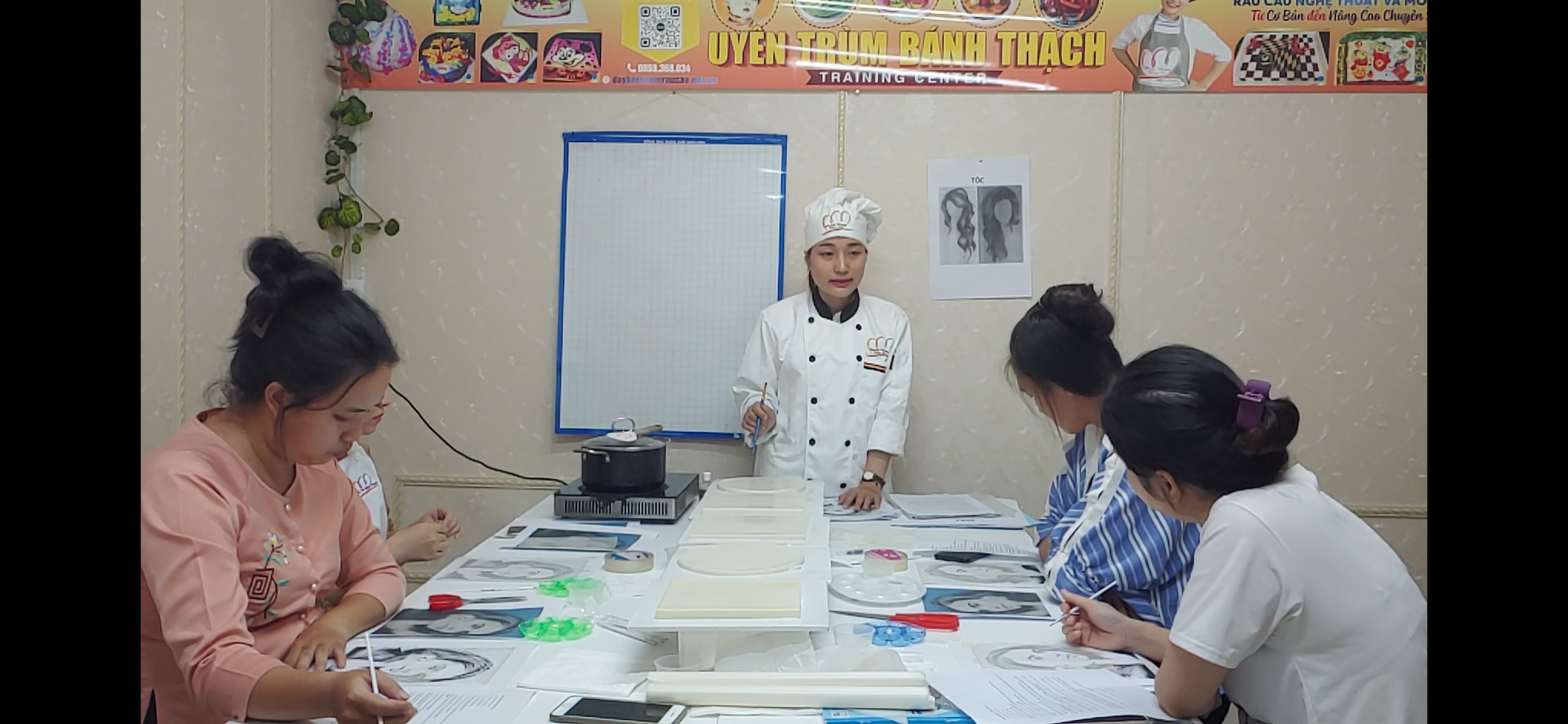 lop-truc-tiep-day-banh-rau-cau-ve-chan-dung