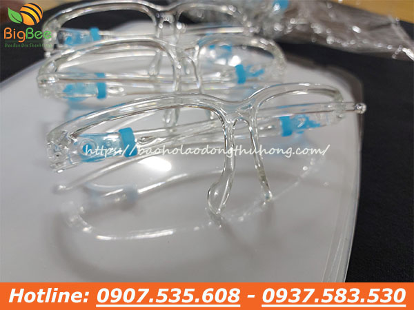 Bán tấm kính che mặt chắn giọt bắn giá sỉ tốt nhất