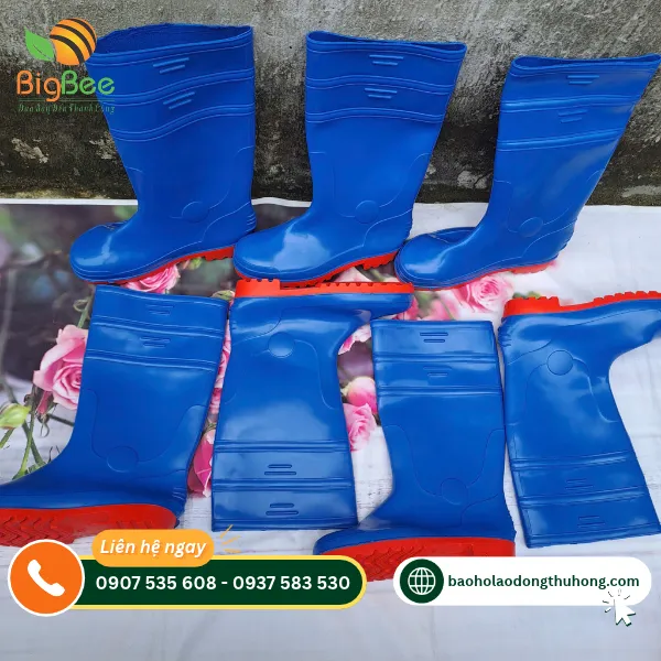 Ủng PVC Thùy Dương màu xanh đế đỏ tại Thu Hồng Ủng PVC Thùy Dương màu xanh đế đỏ tại Thu Hồng