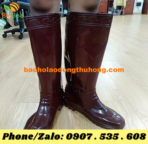 chất lượng ủng nhựa nâu chống nước ăn chân của Thu Hồng