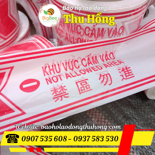 Cuộn rào chắn cấm vào 1 lớp cho công trình dài 100 mét Cuộn rào chắn cấm vào 1 lớp cho công trình dài 100 mét