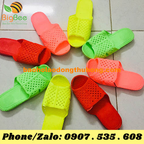 Dép lỗ tổ ong nhiều màu làm từ nhựa chống trơn để đi mưa
