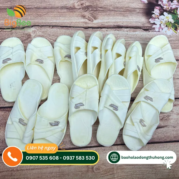 Dép nhựa cá sấu trắng ngà số lượng lớn cho khách mua sỉ Dép nhựa cá sấu trắng ngà số lượng lớn cho khách mua sỉ