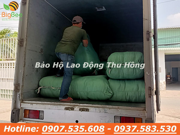 đi đơn giao hàng giẻ lau, bao tay muối tiêu 70g cho công ty Quang Huy 01