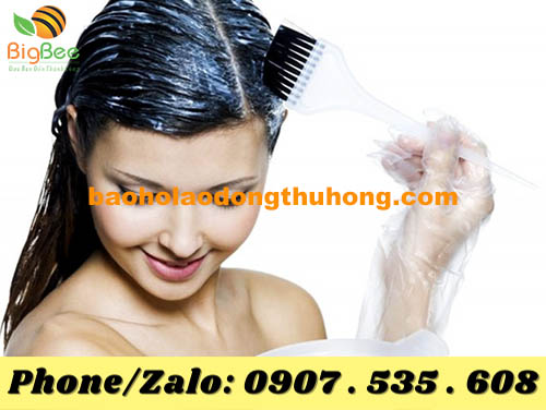 dùng bao tay nilon khi nhuộm tóc