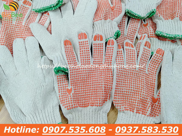 găng tay len phủ hạt màu đỏ