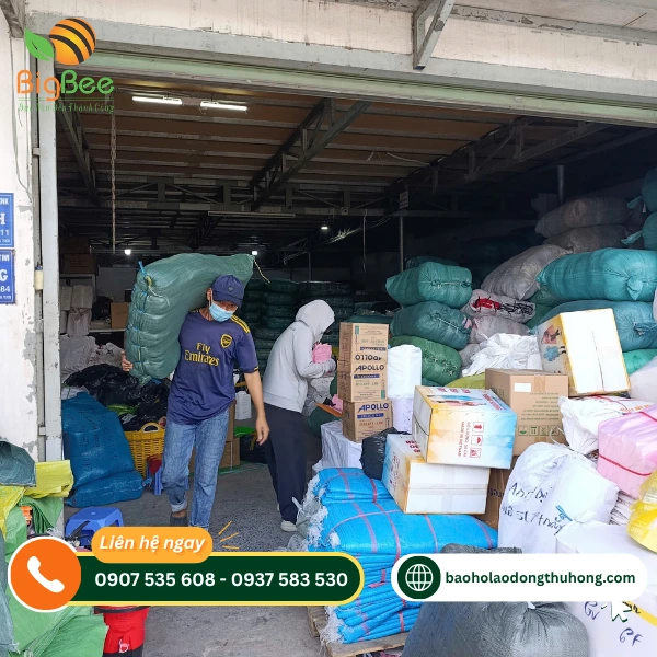 Kho hàng bảo hộ lao động Thu Hồng phục vụ khách sỉ
