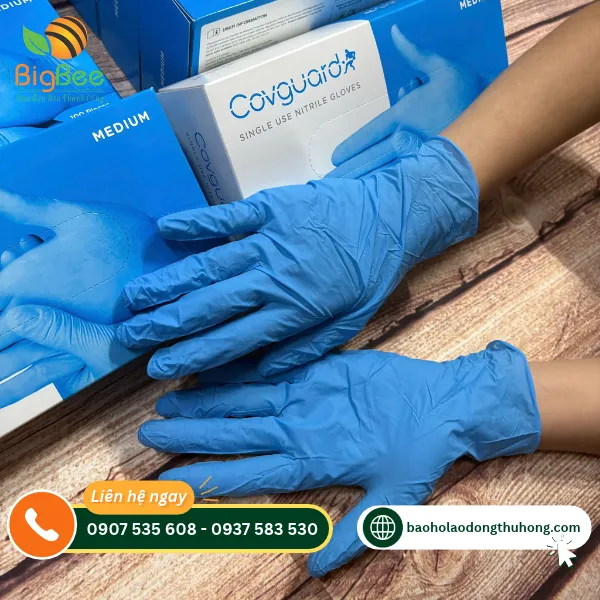 Mang thử găng tay Covguard để kiểm tra độ vừa bàn tay Mang thử găng tay Covguard để kiểm tra độ vừa bàn tay