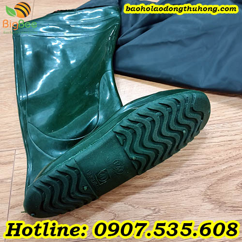 giá ủng quần lội nước màu xanh đủ cỡ cho nam nữ