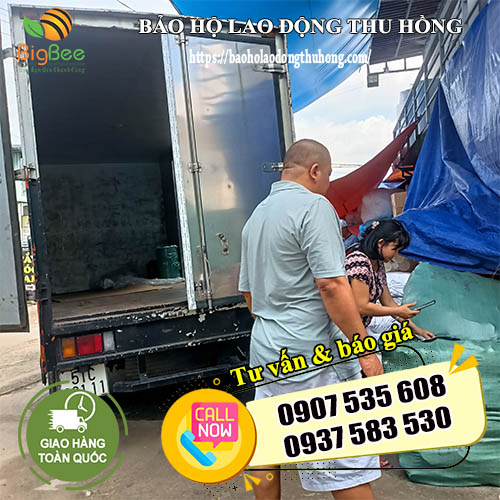 giao 600 đôi ủng Việt Thắng màu đen 01 giao 600 đôi ủng Việt Thắng màu đen 01