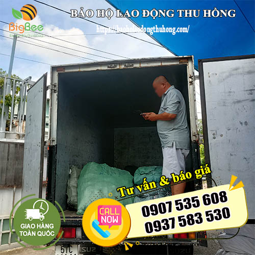 giao 600 đôi ủng Việt Thắng màu đen 02