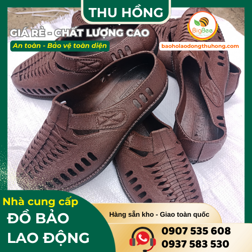 Giày bảo hộ màu nâu đế đen làm bằng nhựa PVC dẻo Giày bảo hộ màu nâu đế đen làm bằng nhựa PVC dẻo