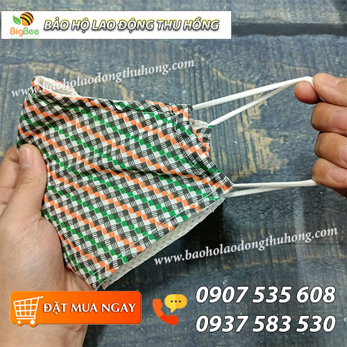 Khẩu trang vải họa tiết sọc kèm quai đeo tai thun co giãn Khẩu trang vải họa tiết sọc kèm quai đeo tai thun co giãn