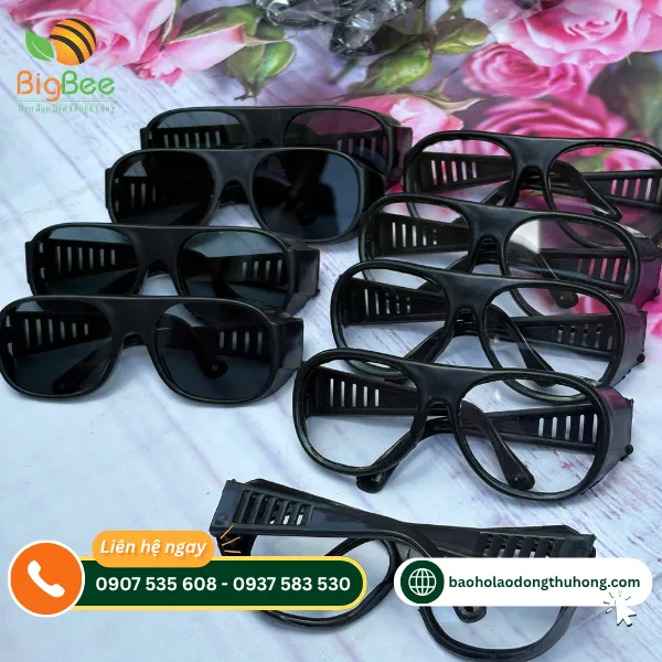 Kính bảo hộ ĐKT số lượng lớn cho nhà xưởng và đại lý Kính bảo hộ ĐKT số lượng lớn cho nhà xưởng và đại lý