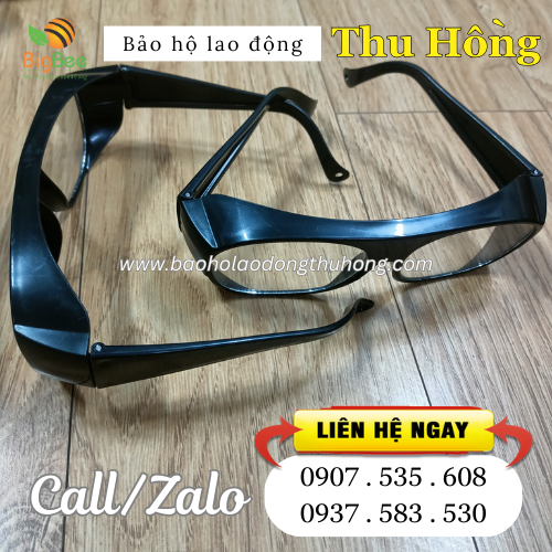 Kính bảo hộ màu đen chống bụi an toàn cho lao động Kính bảo hộ màu đen chống bụi an toàn cho lao động