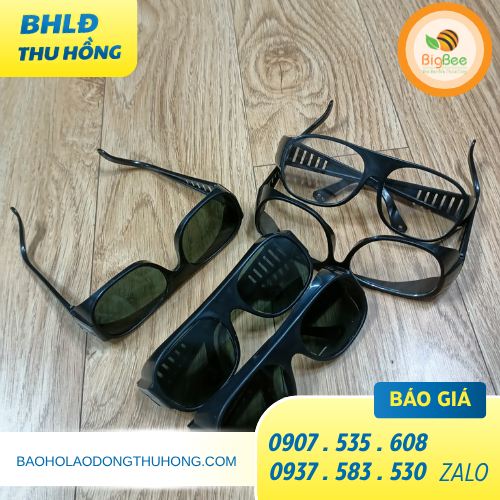 Kính mắt bảo hộ lao động DKT đen gọn nhẹ, đeo hằng ngày Kính mắt bảo hộ lao động DKT đen gọn nhẹ, đeo hằng ngày