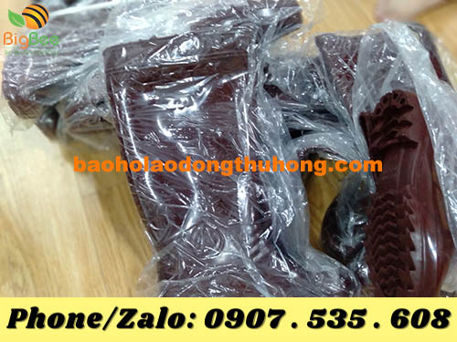 làm sao để  mua ủng nhựa nâu của Thu Hồng